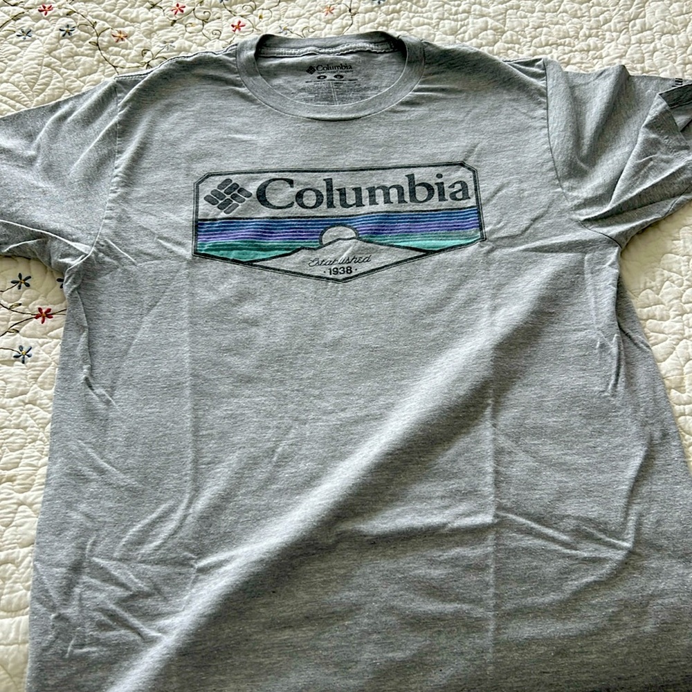 Columbia short sleeved t shirt, size M